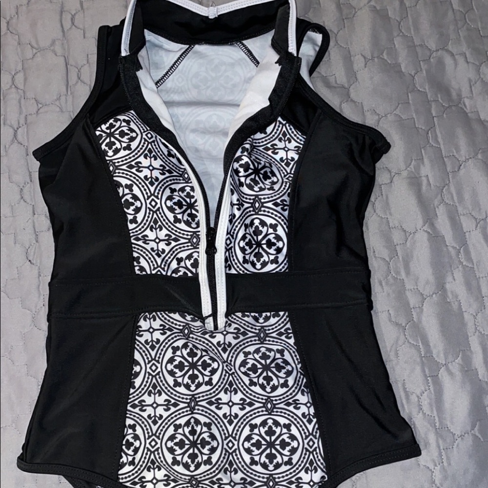 Design Swimsuit - Picture 4 of 11